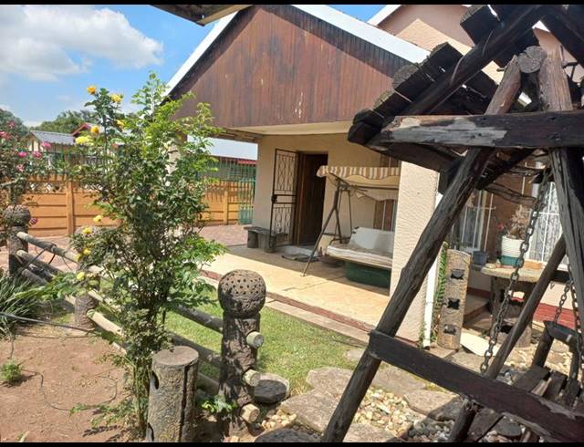 4 BEDROOM HOUSE FOR SALE IN VAN DYK PARK